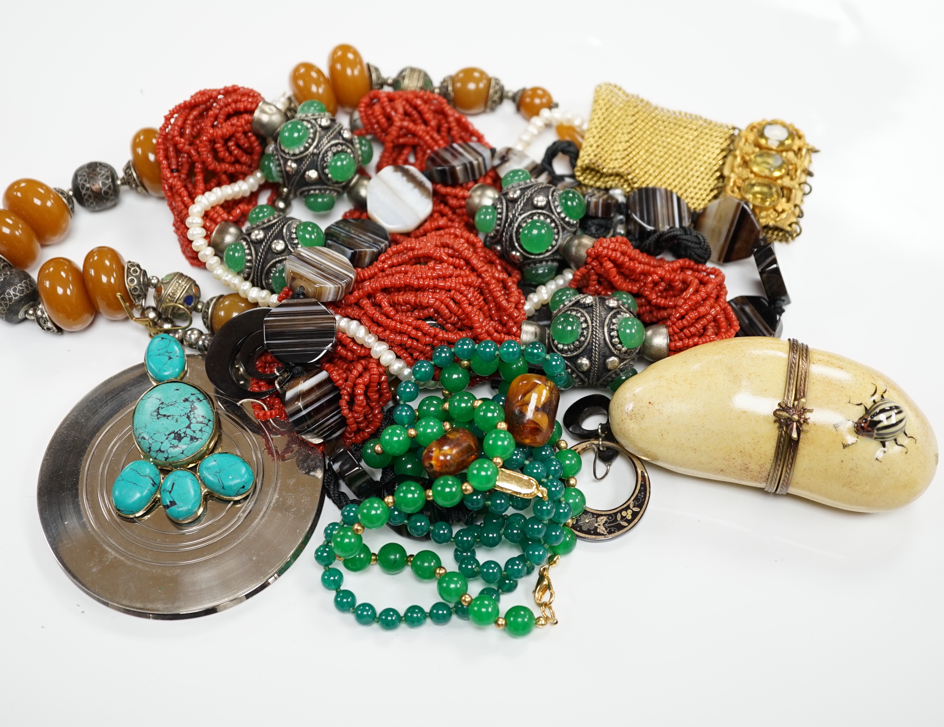 Assorted costume and other jewellery including tortoiseshell and pique drop earrings, agate necklace, etc.